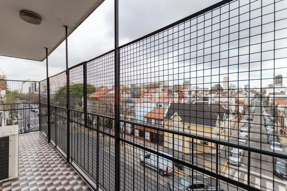 VENTA DEPTO 4 AMBIENTES CON BALCÓN y COCHERA BOEDO 4