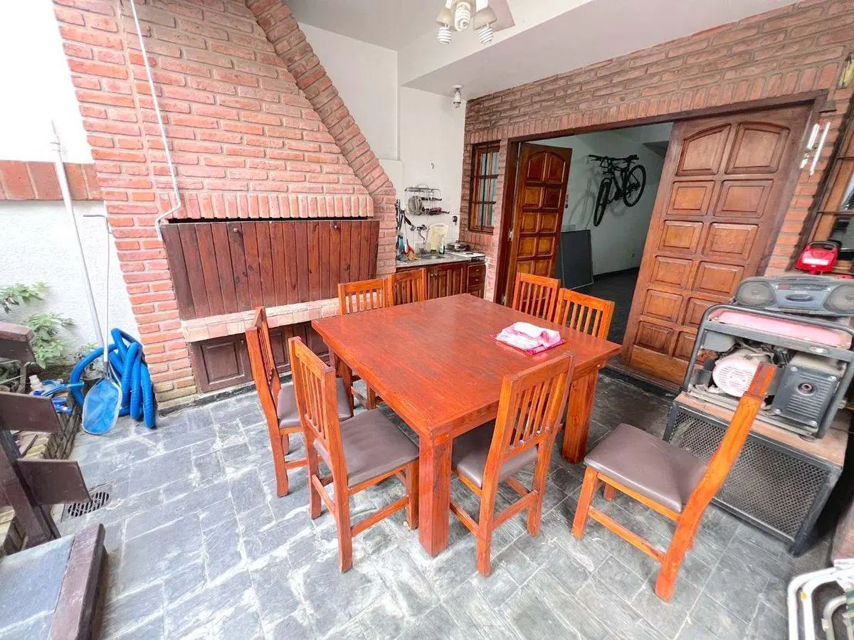 Venta casa 5 amb con jardín y pileta en Devoto 3