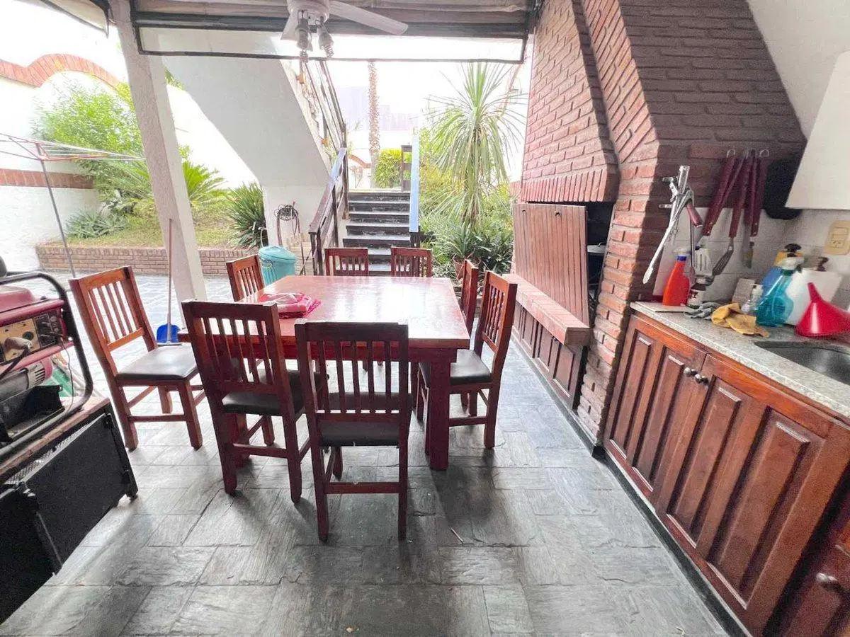 Venta casa 5 amb con jardín y pileta en Devoto 4