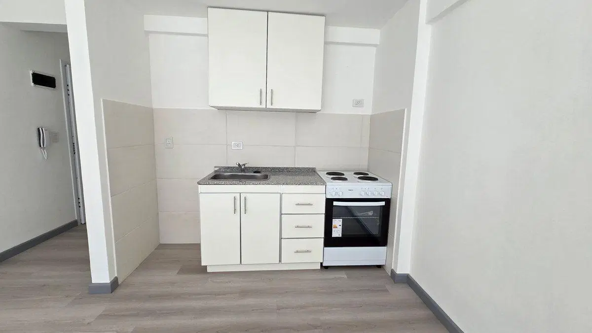VENTA HERMOSO MONOAMBIENTE CON BALCON EN CABALLITO 3