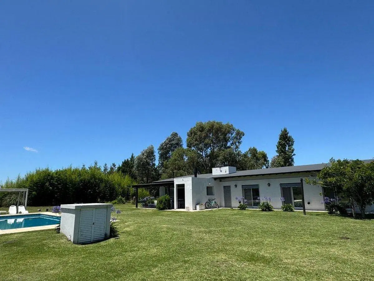 VENTA DE MODERNA  CHACRA EN BENQUERENCIA CLUB 3