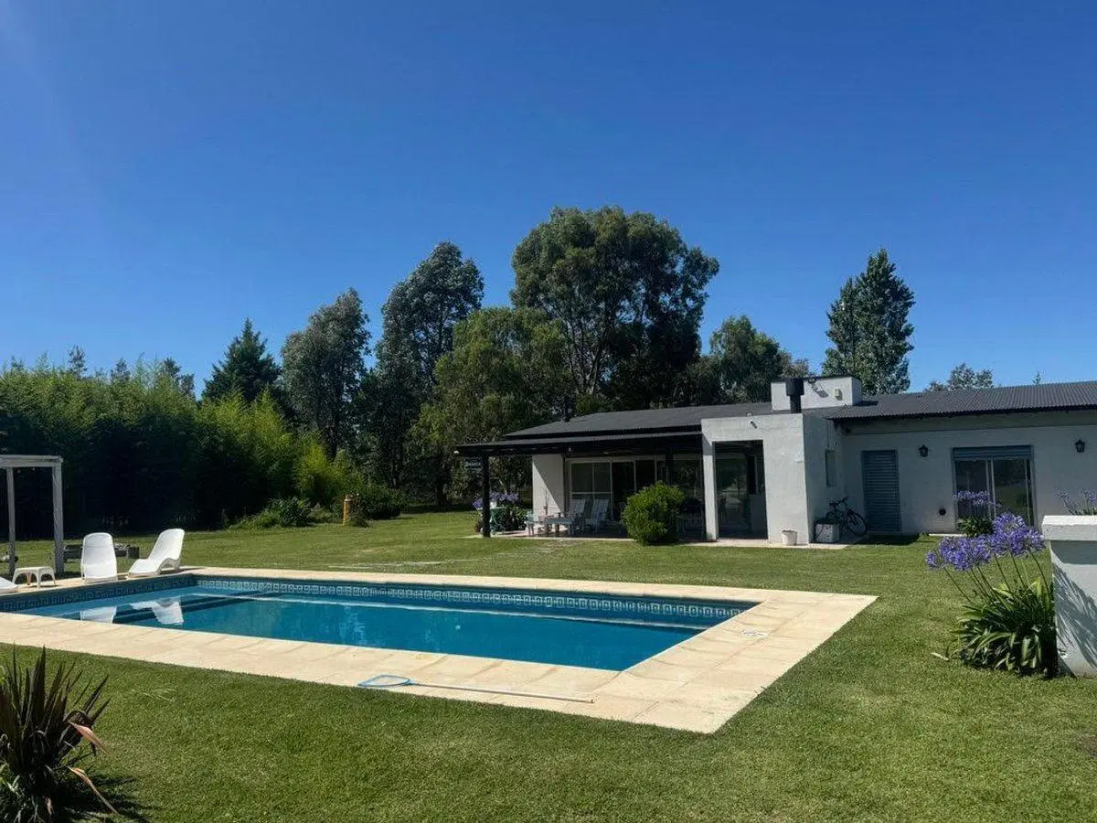 VENTA DE MODERNA  CHACRA EN BENQUERENCIA CLUB 4