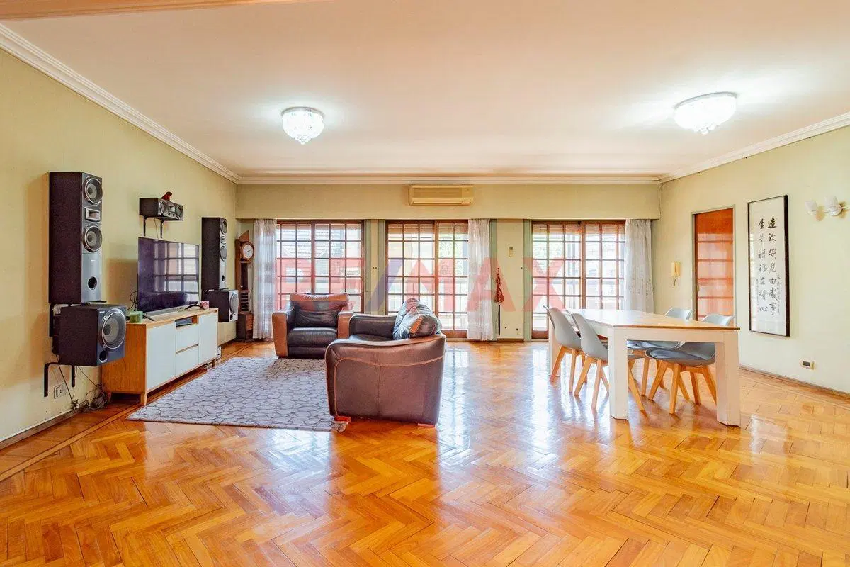 EXCELENTE PISO CON PATIO Y BALCON EN SAN CRISTOBAL 2