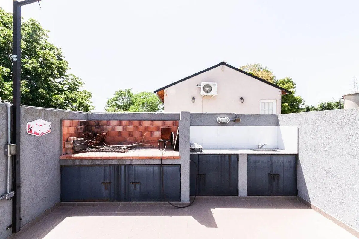 VENTA CASA 4 AMB REFACCIONADA C/TERRAZA BURZACO 2