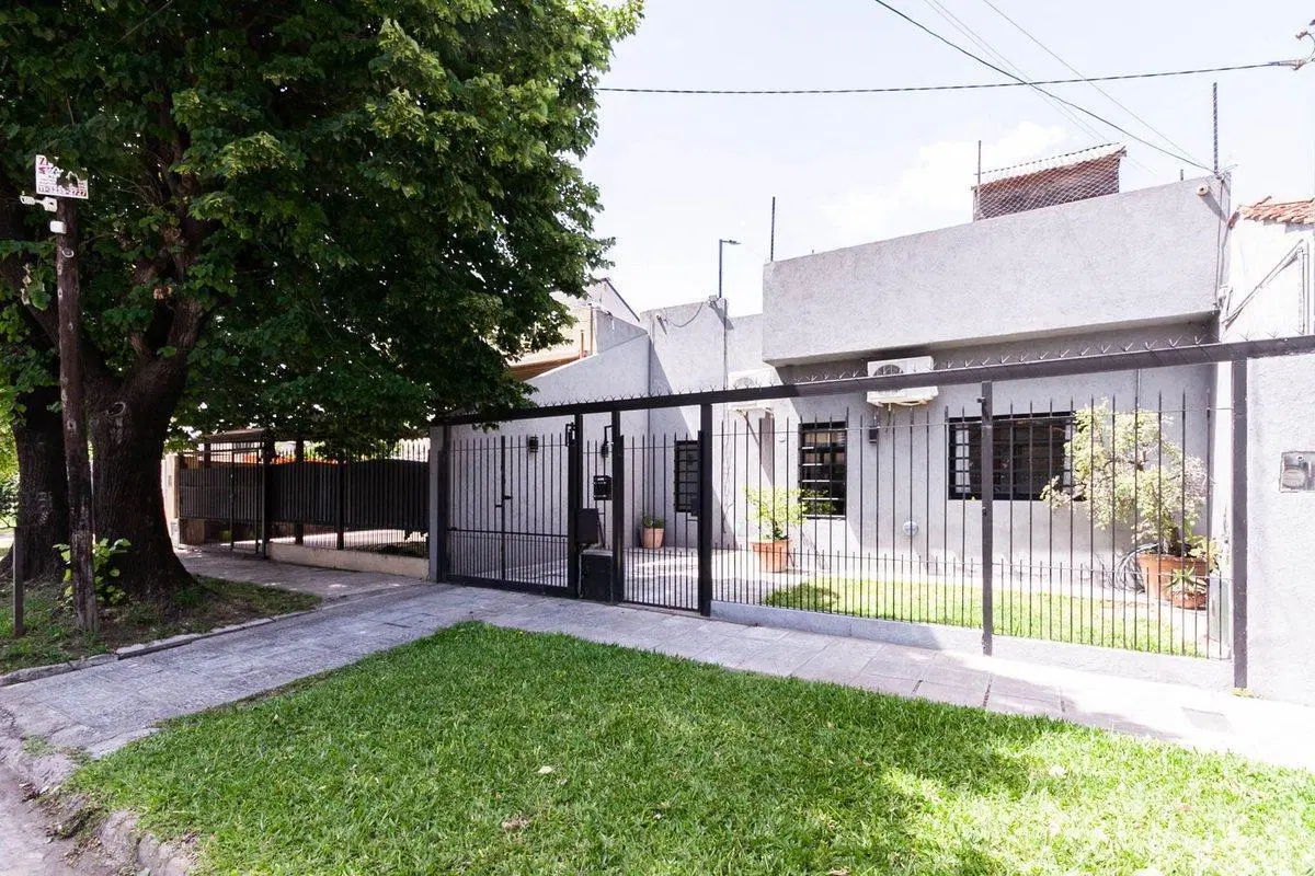 VENTA CASA 4 AMB REFACCIONADA C/TERRAZA BURZACO 5