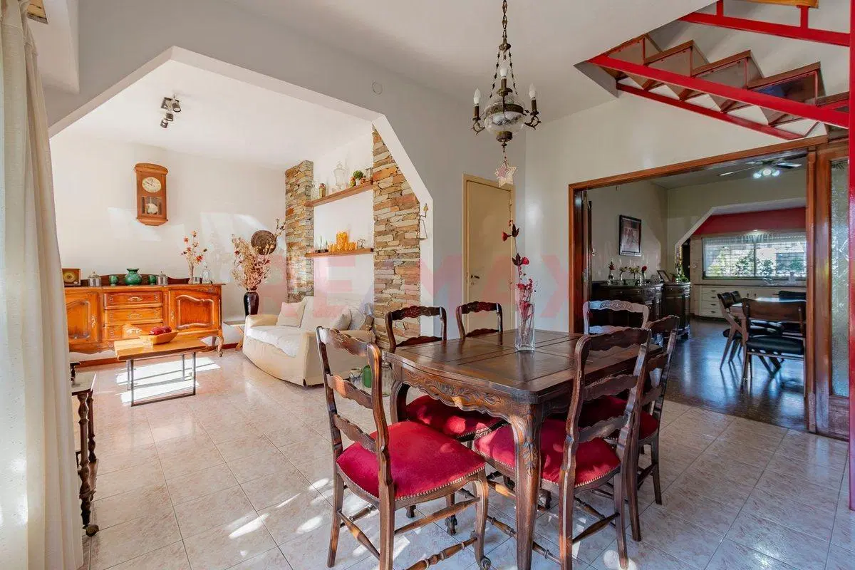 VENTA CASA 6 AMB. MUCHO SOL 3 COCHERAS PADUA SUR 5