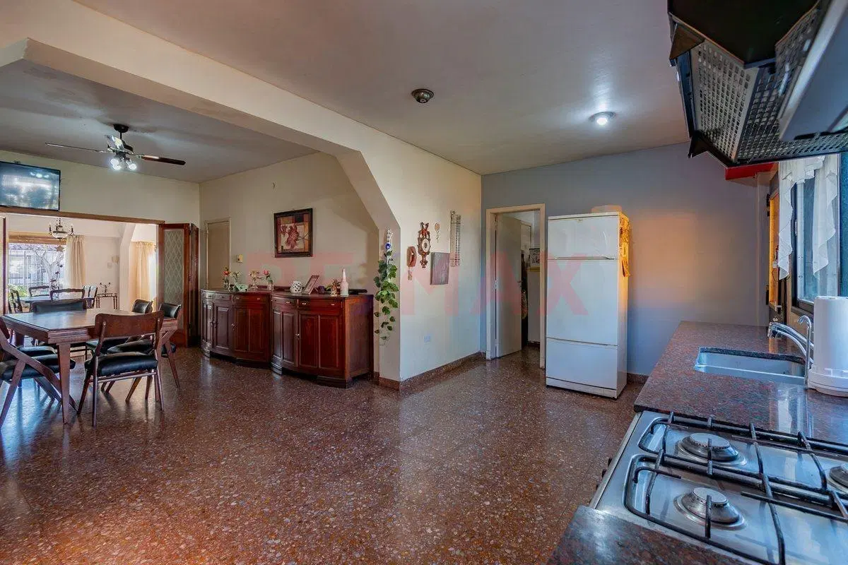 VENTA CASA 6 AMB. MUCHO SOL 3 COCHERAS PADUA SUR 4
