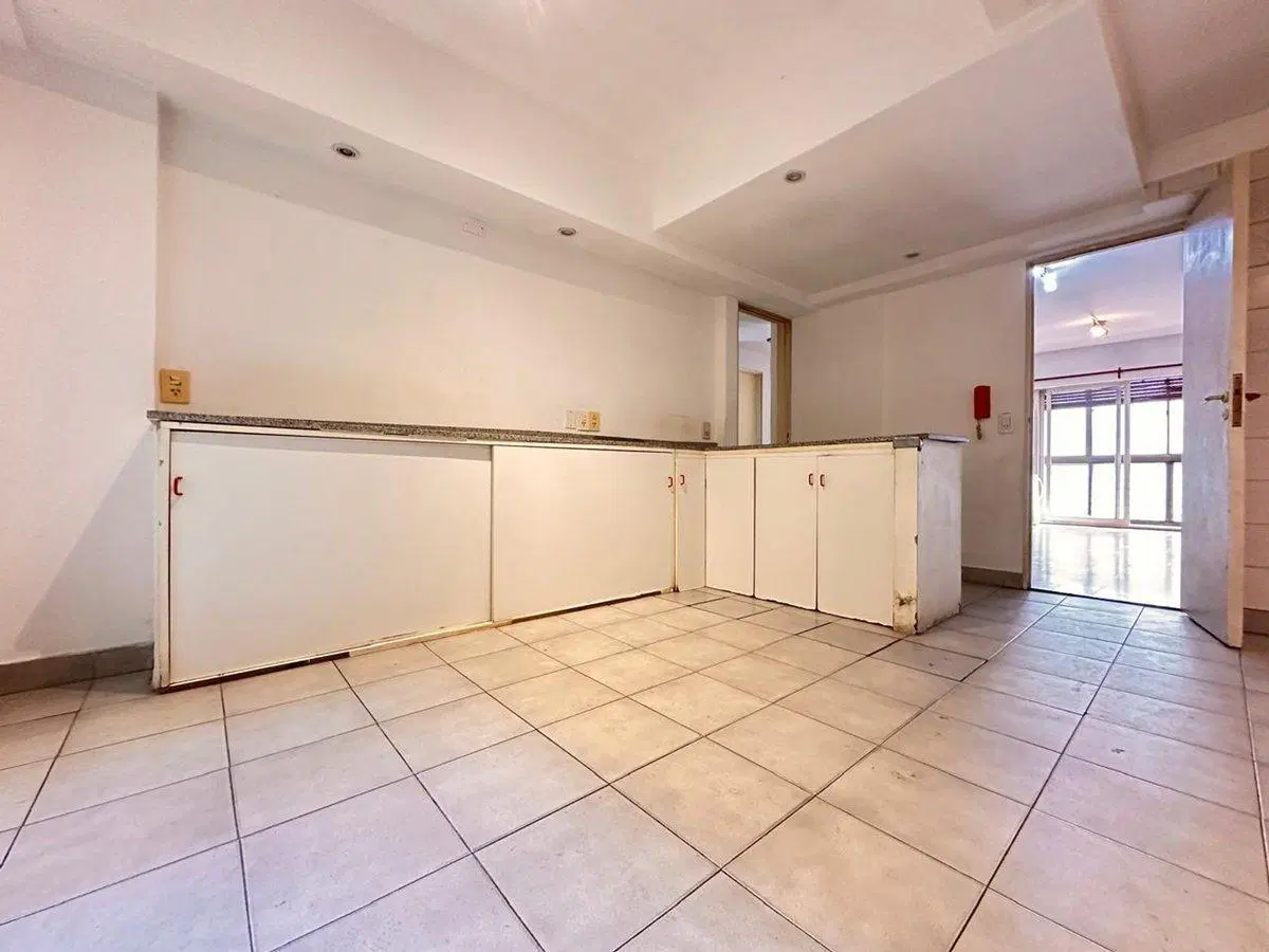 VENTA AMPLIO DPTO 3 AMB C/PATIO Y BALCON APTO CRED 4