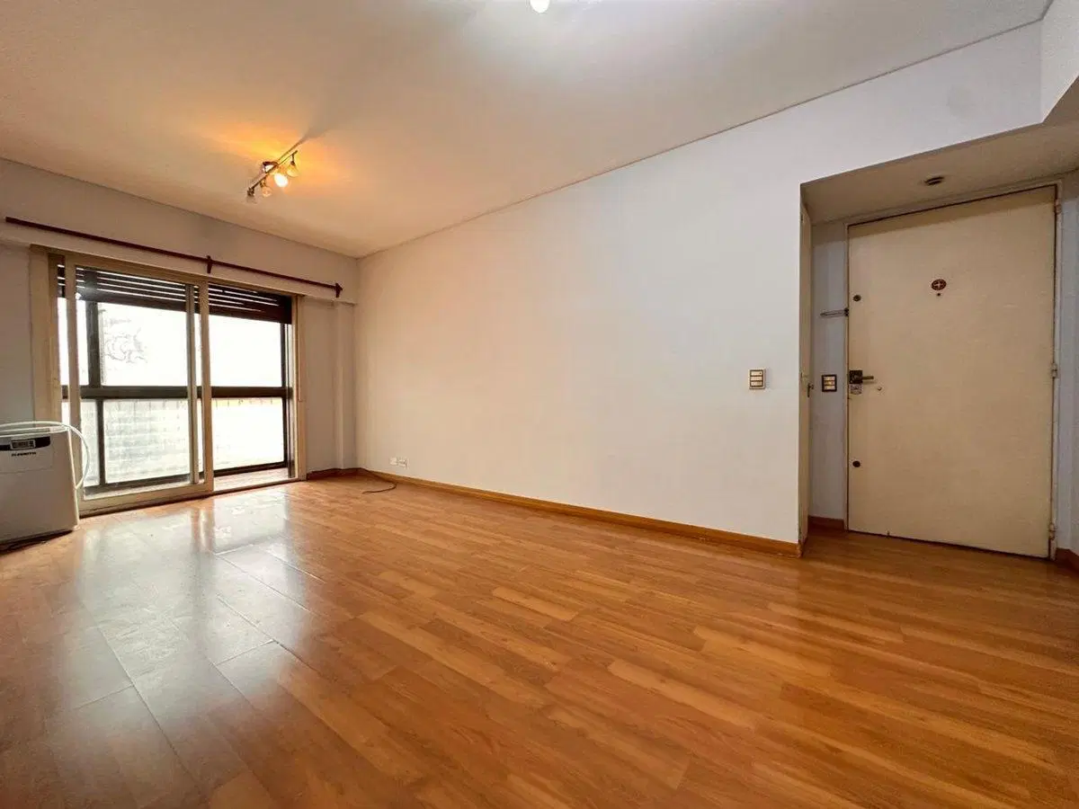 VENTA AMPLIO DPTO 3 AMB C/PATIO Y BALCON APTO CRED 3