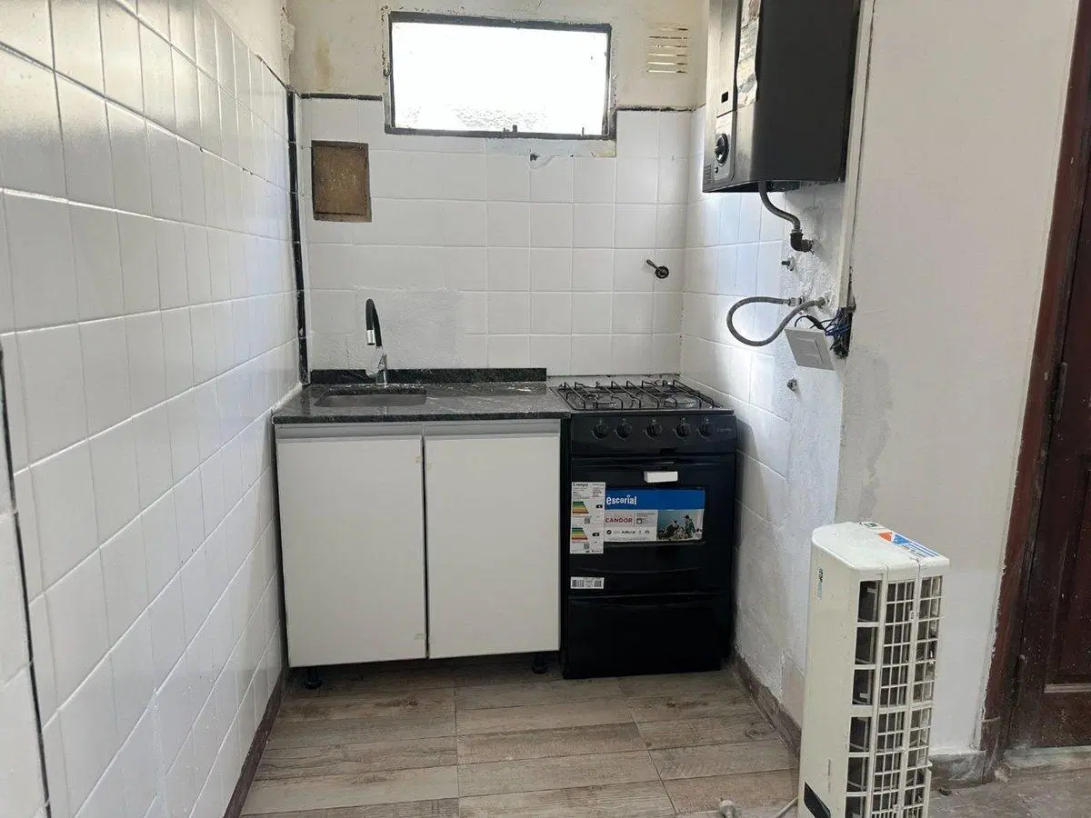Alquiler PH Monoambiente con patio refaccionado 5