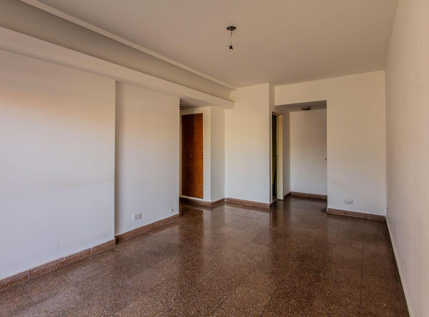 VENTA DE DEPARTAMENTO 2 AMB CON BALCON . FLORESTA