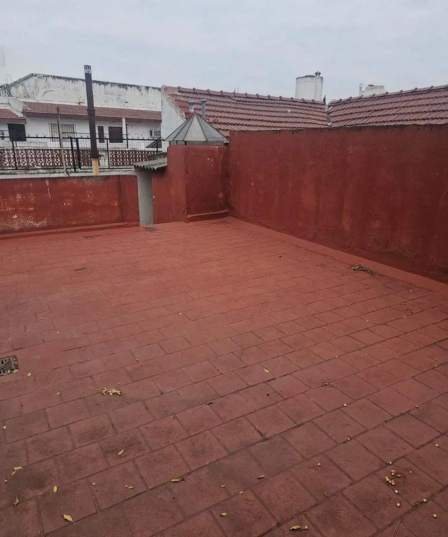 VENTA CASA 3 AMB A REFACC TERRAZA PATIO-FLORES 3