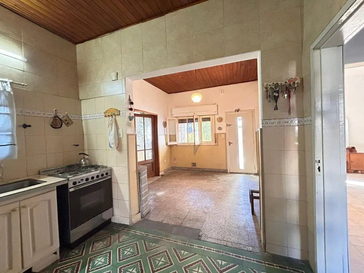CASA PARA DOS FAMILIAS O VIVIENDA Y RENTA LANÚS O 4