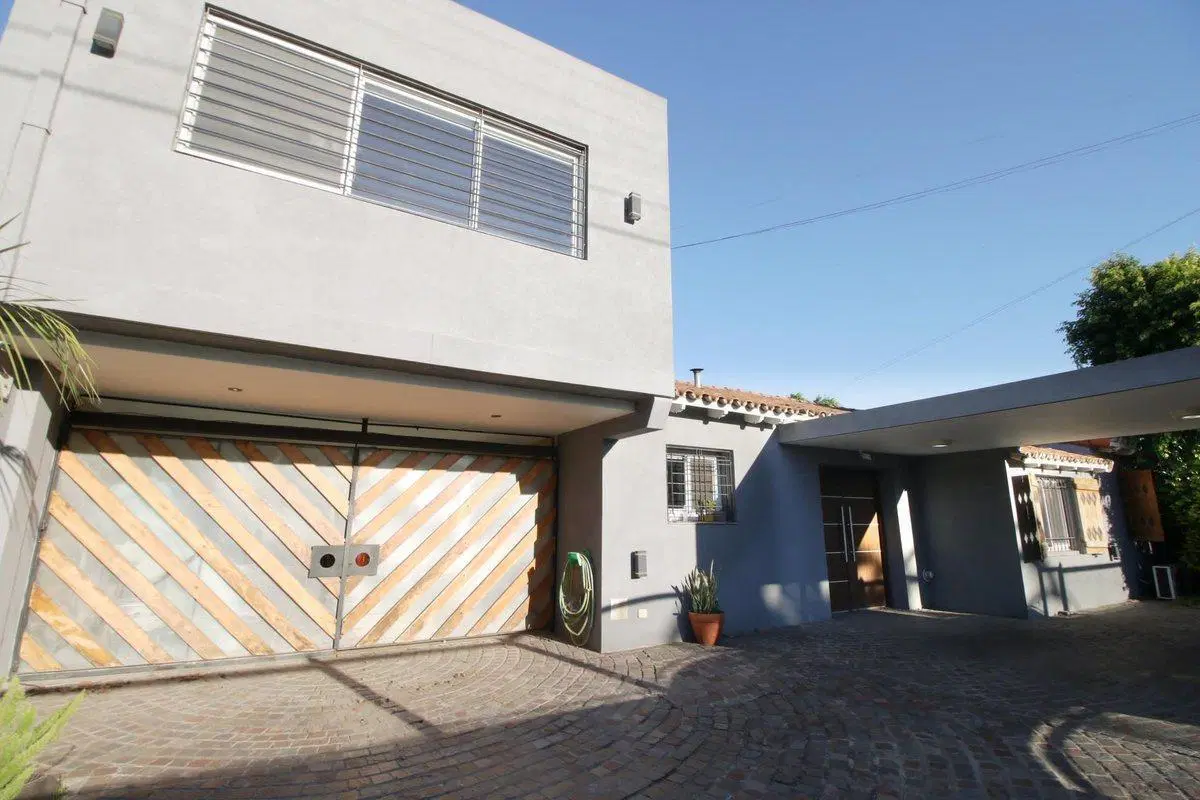 CASA 4 AMB CON QUINCHO Y PILETA EN CIUDAD EVITA 3