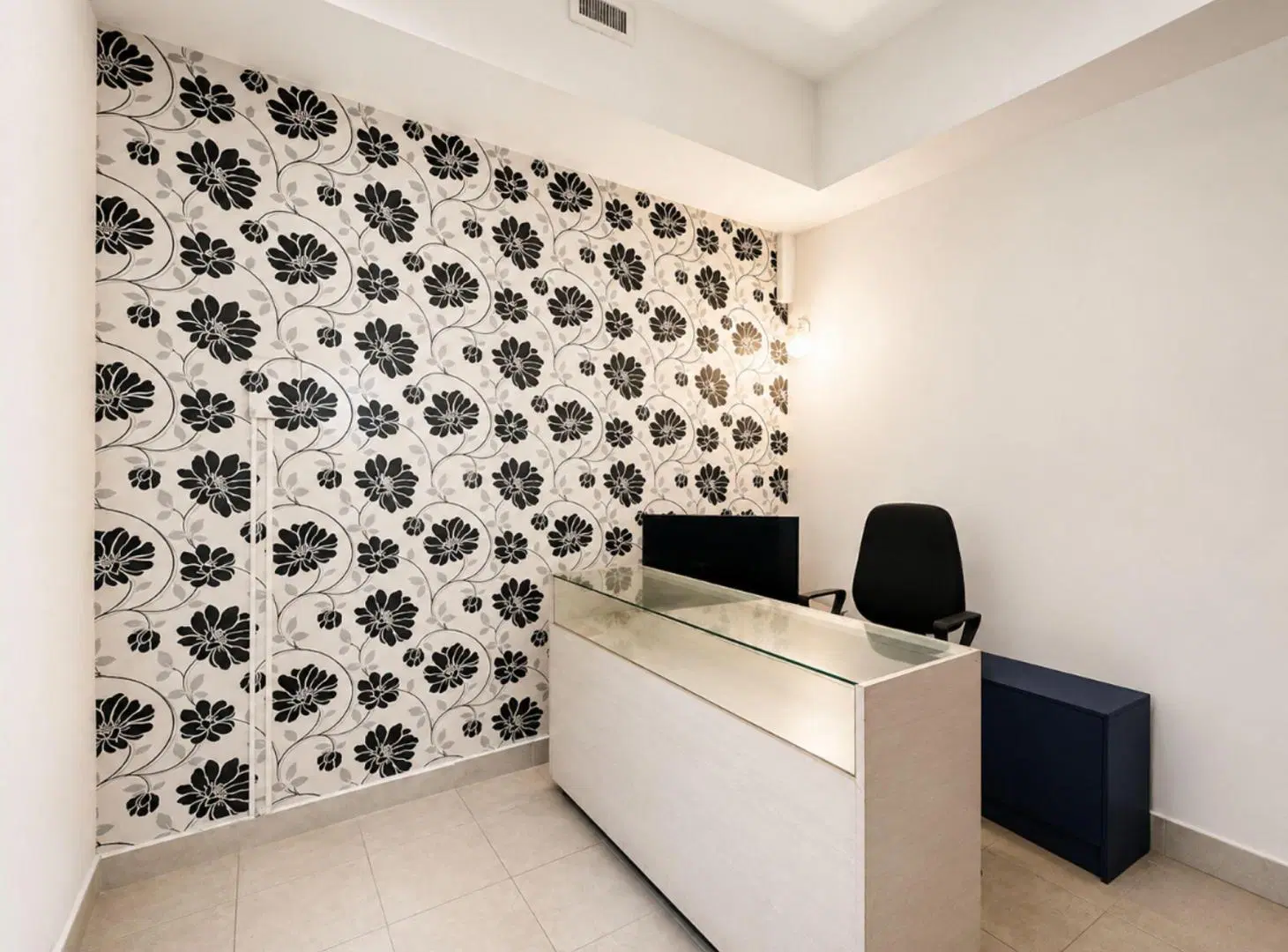 VENTA DE LOCAL EN GALERIA LE BOULEVARD, FLORES 4