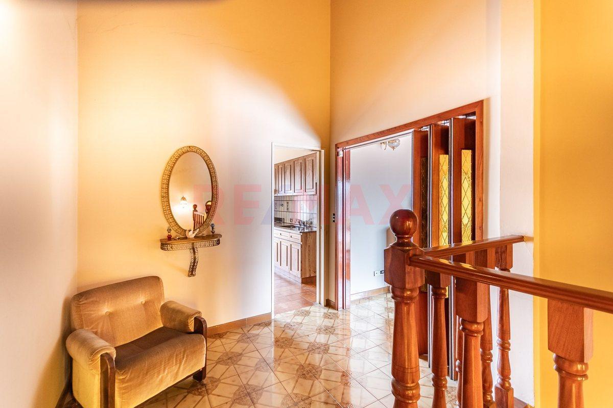 Foto de VENTA Casa 9 amb Fondo Terrazas Cochera La Tablada, imagen 2