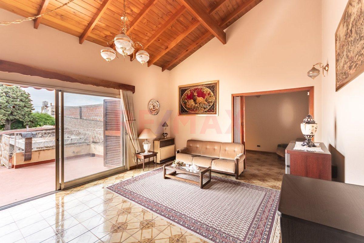 Foto de VENTA Casa 9 amb Fondo Terrazas Cochera La Tablada, imagen 1