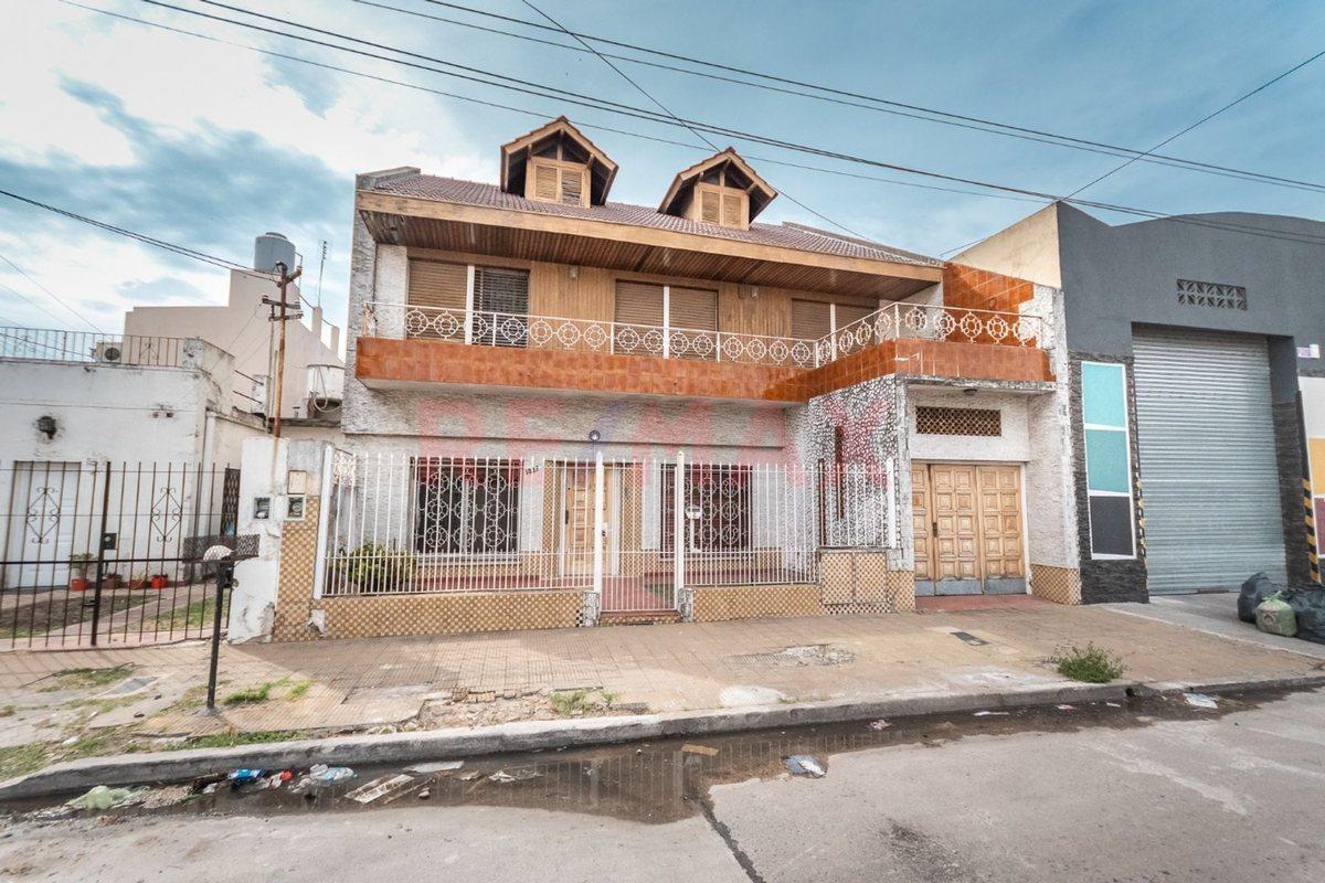 VENTA Casa 9 amb Fondo Terrazas Cochera La Tablada