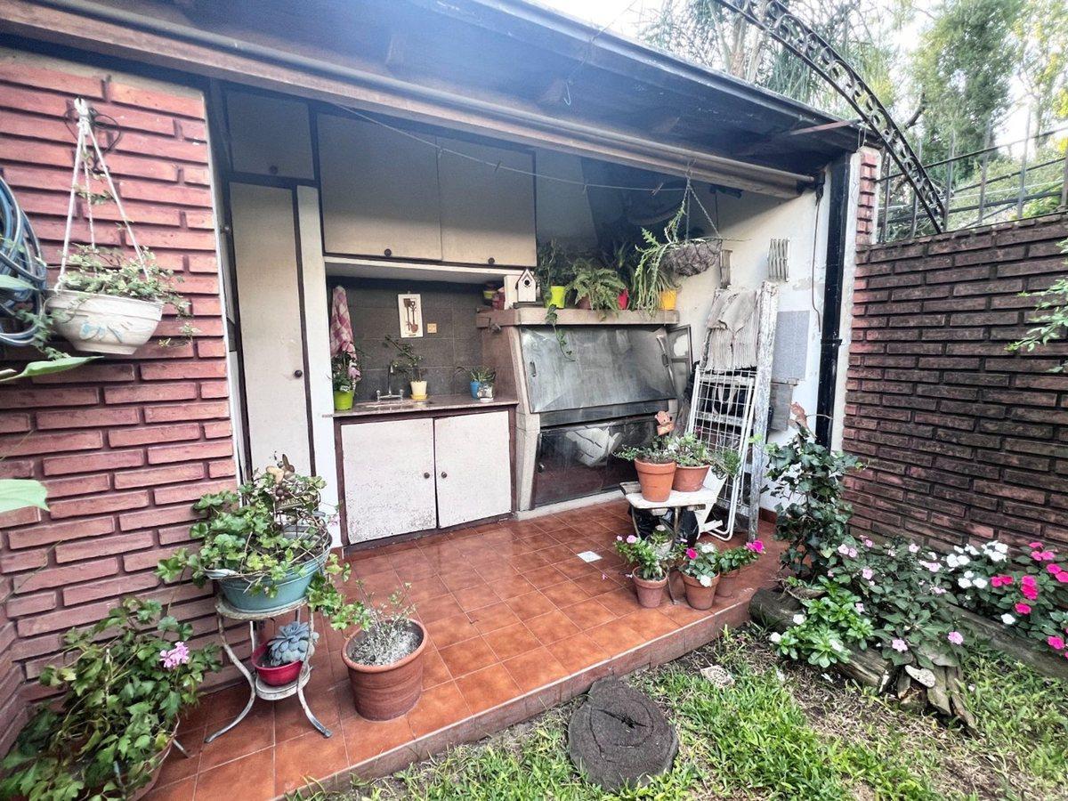 Foto de TRIPLEX 4 amb en VENTA en HAEDO, COCHERA y JARDIN, imagen 3