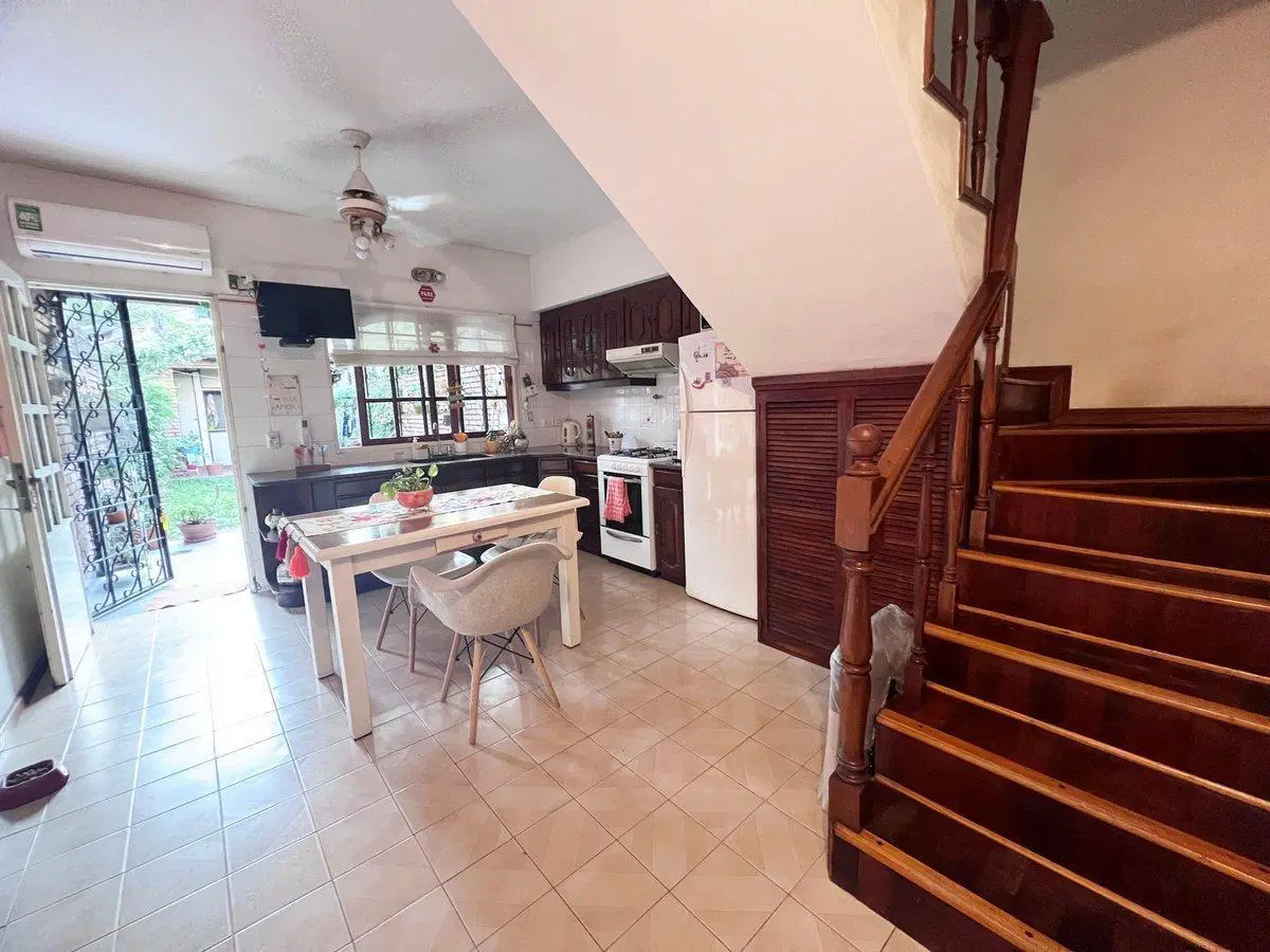 TRIPLEX 4 amb en VENTA en HAEDO, COCHERA y JARDIN 4