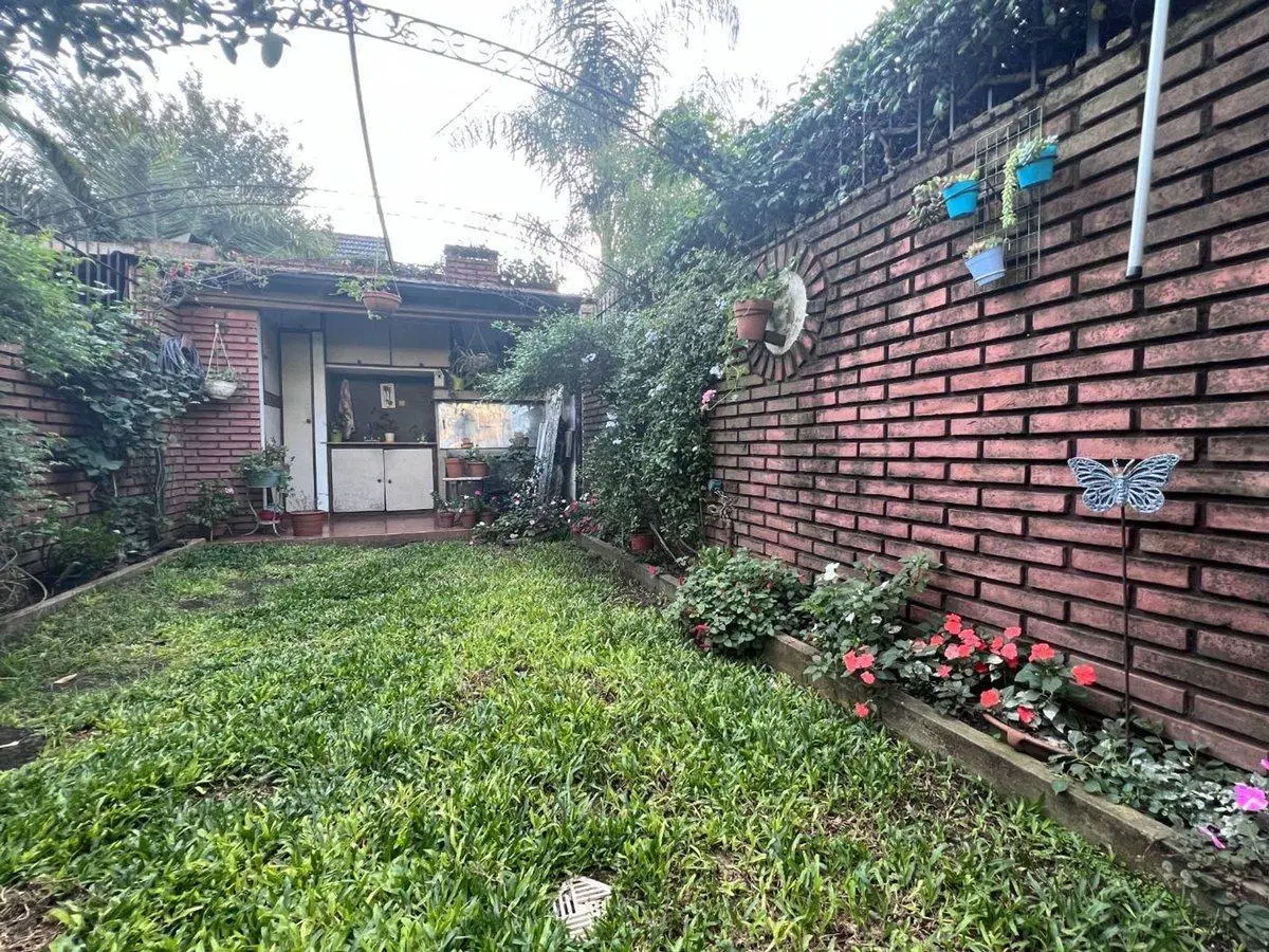 TRIPLEX 4 amb en VENTA en HAEDO, COCHERA y JARDIN 8