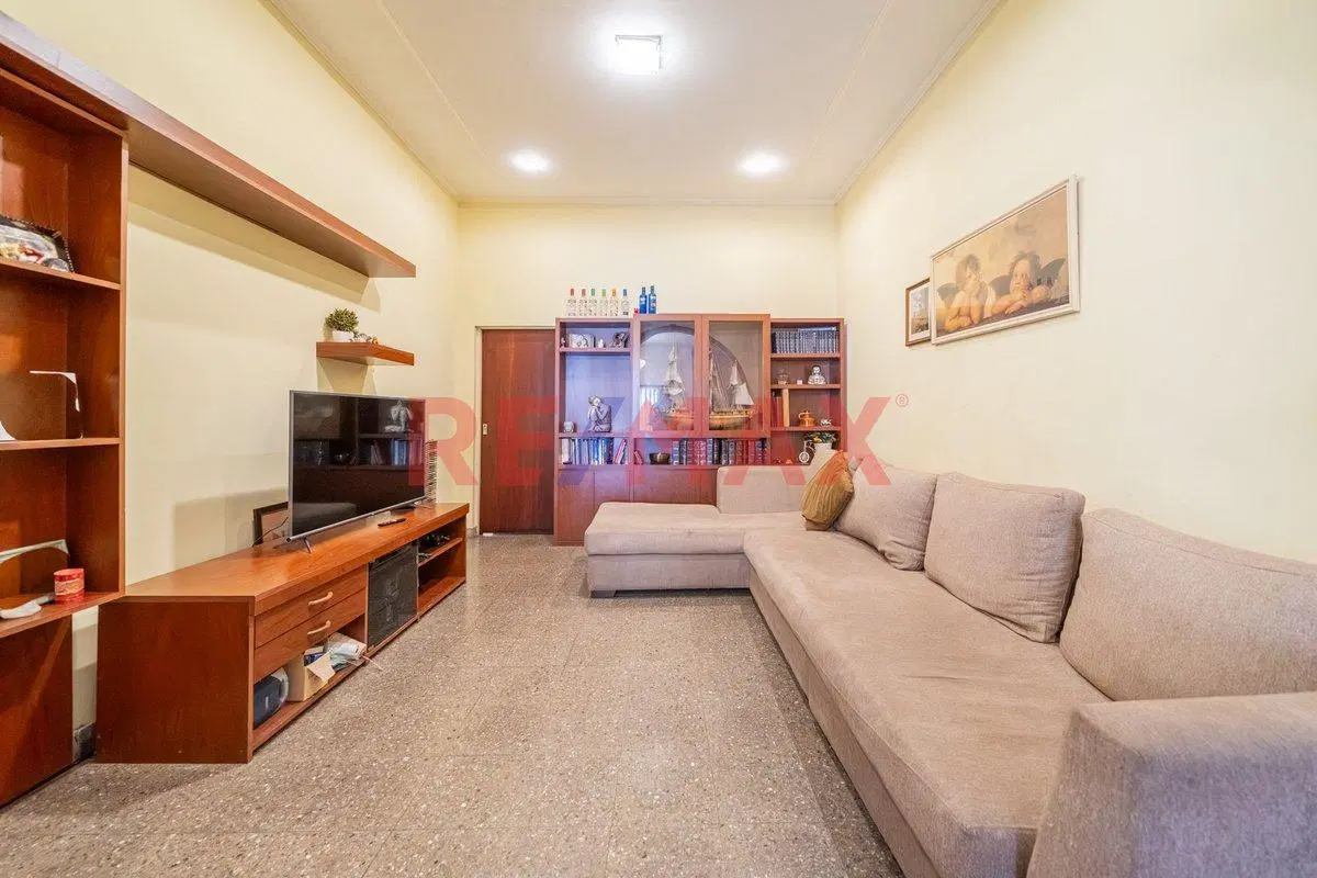 VENTA CASA 6 AMB C/QUINCHO y PILETA -Villa Adelina 4