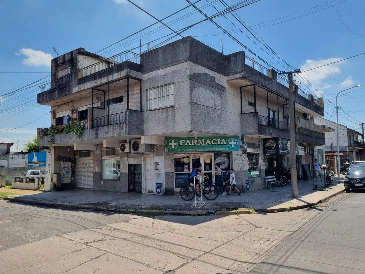 Venta Propiedad en Bloque PB: 5 Loc. PA: 4 Dptos 3