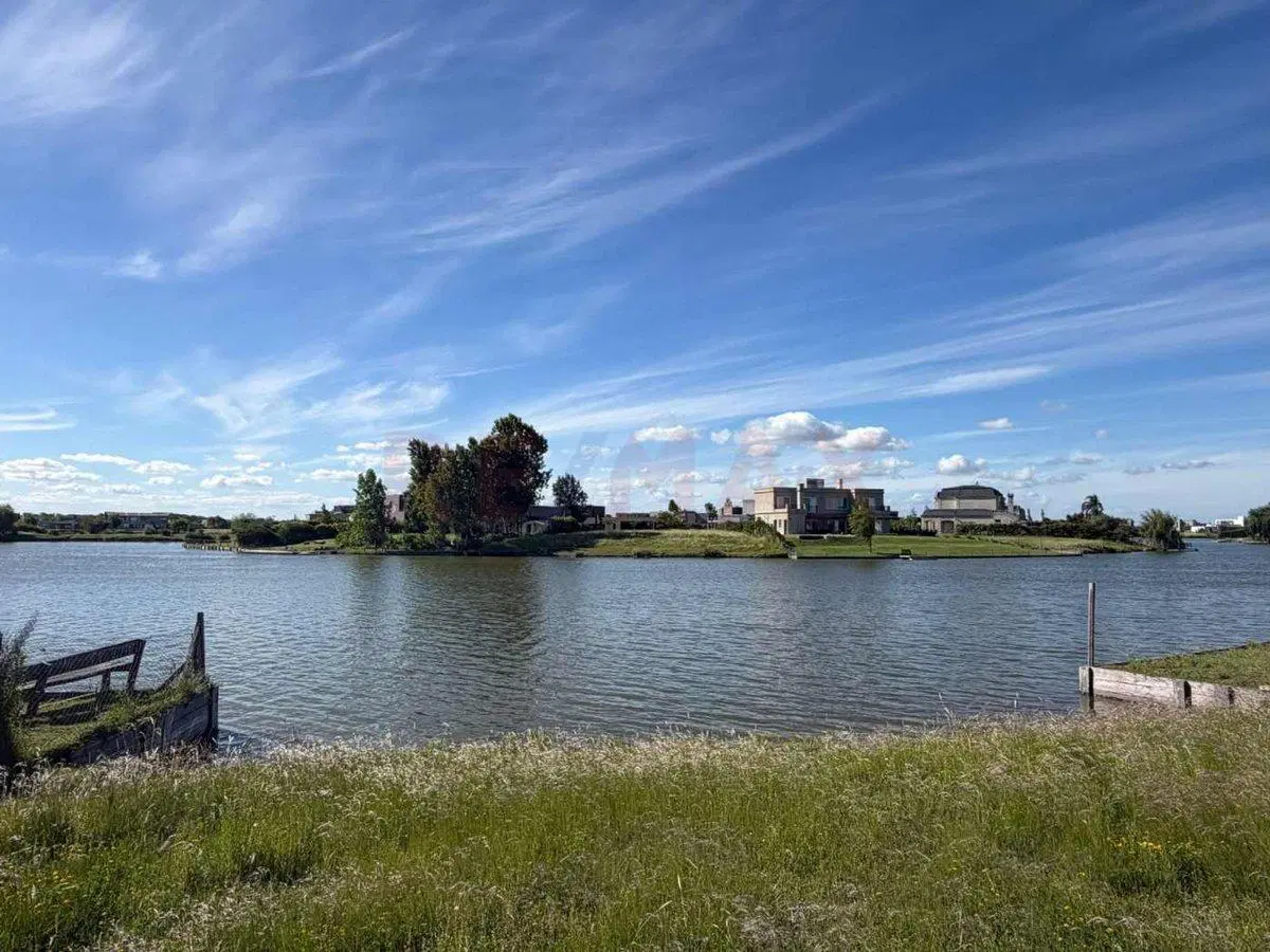 Venta lote a laguna Barrio San Sebastián área 6 2