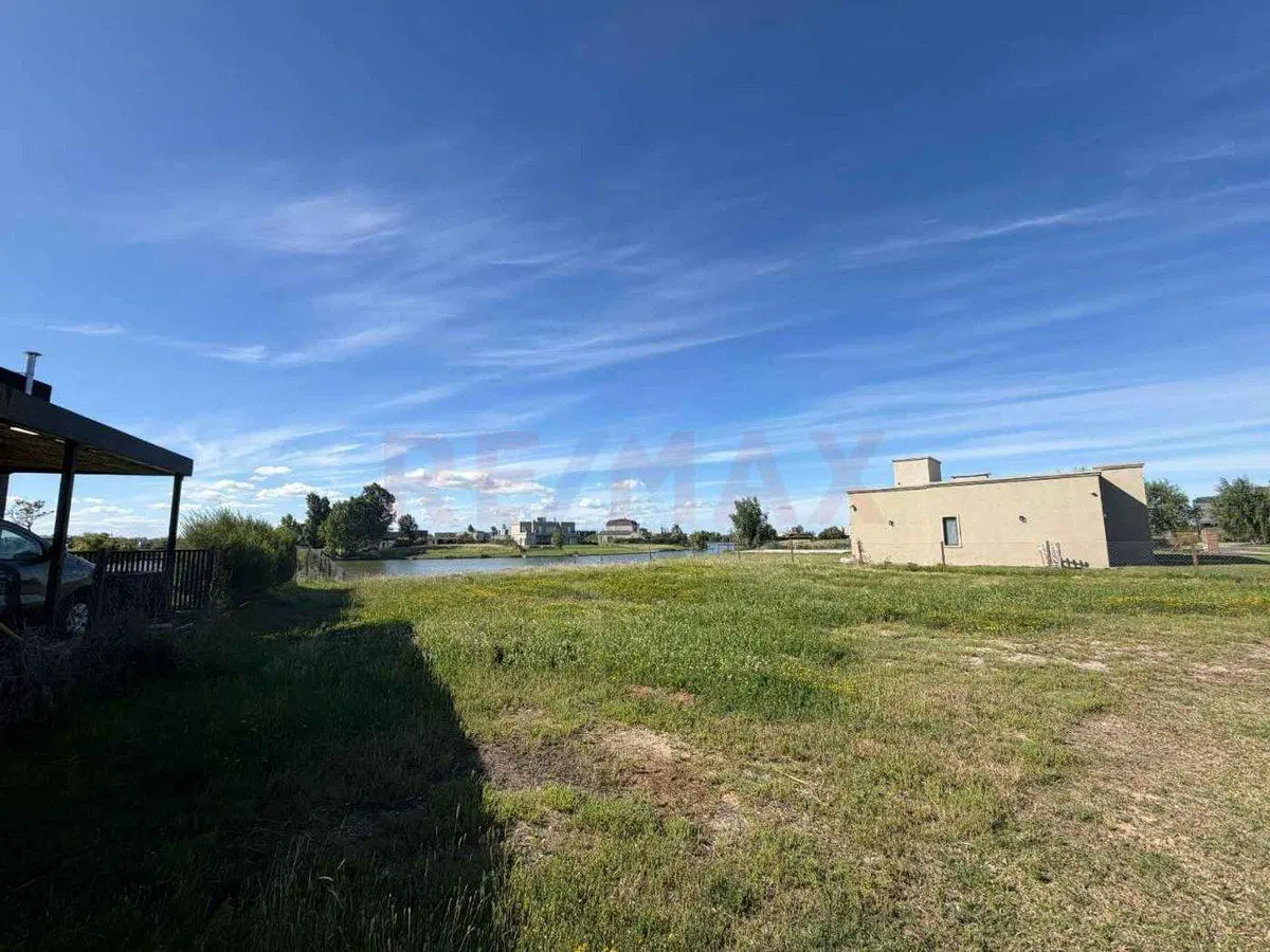 Venta lote a laguna Barrio San Sebastián área 6 3