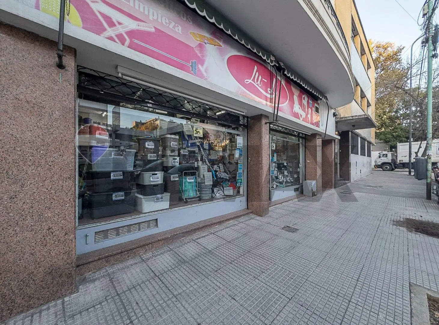 TALLER/DEPOSITO/SOTANO COMERCIAL EN FLORES NORTE 5