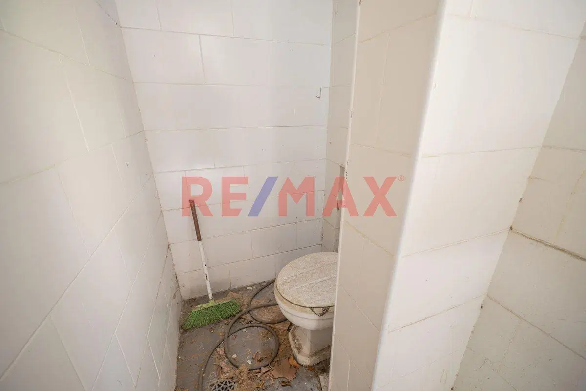 VENTA- CASA MULTI FAMILIAR – A RECICLAR 5