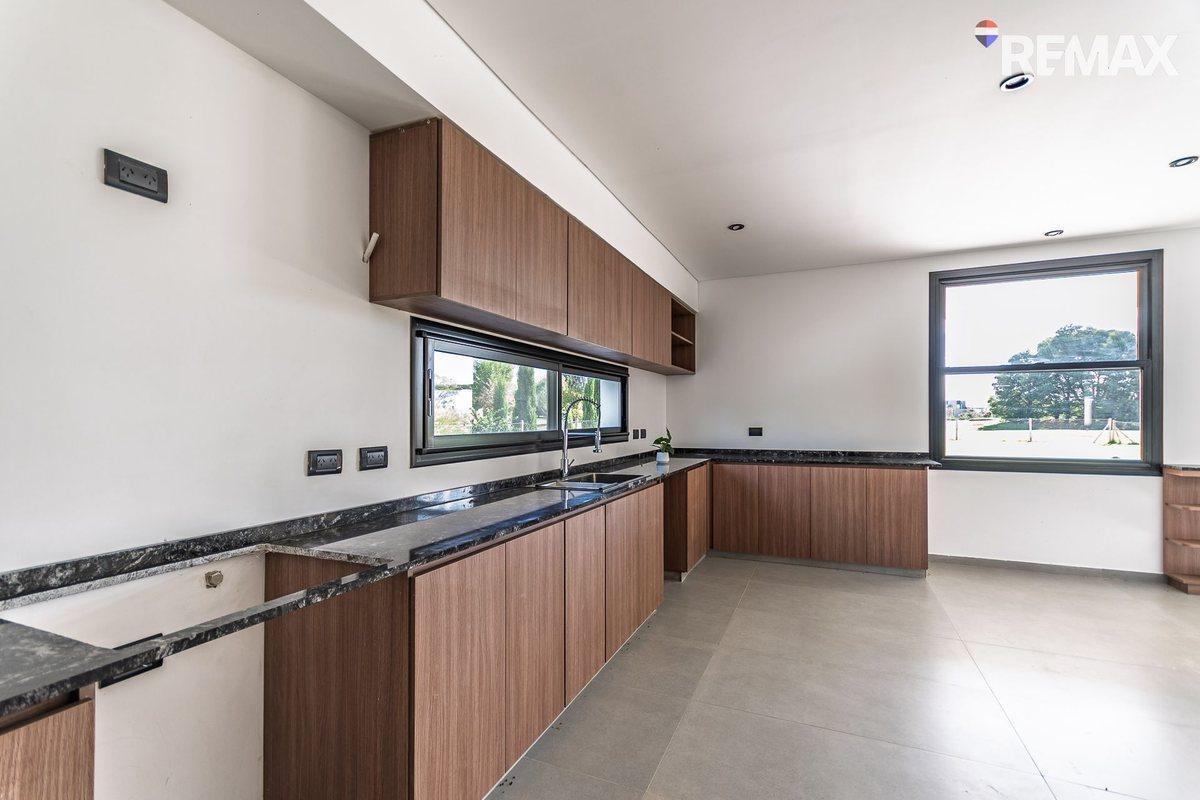 Foto de Venta Casa 5 amb a estrenar en Medal CC, Pilar, imagen 1