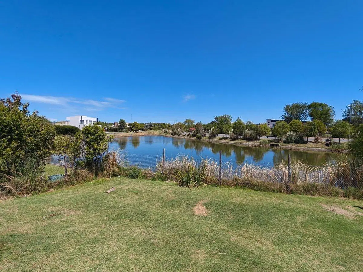 VENTA CASA PILETA LAGUNA EL CANTON PUERTO. ESCOBAR 3
