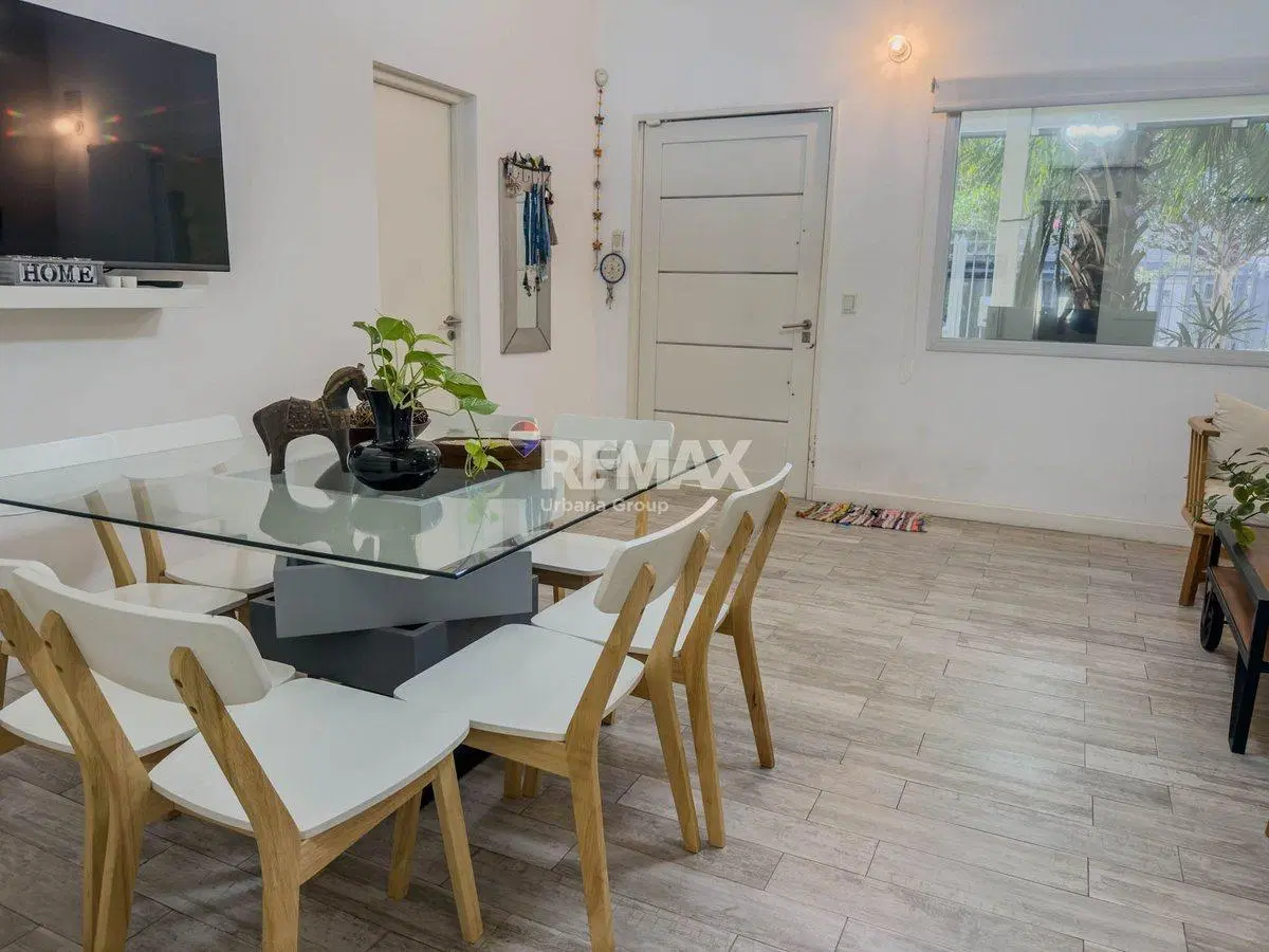 VENTA EXCELENTE CASA CH 5 AMB. C/Coch - SAN ISIDRO 4
