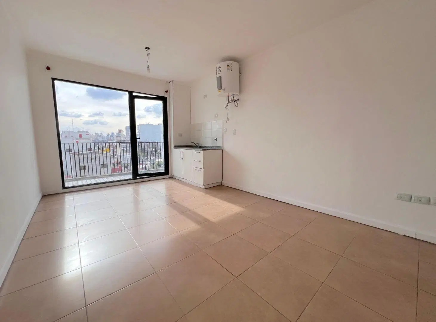 Venta Monoambiente con balcón full amenities 3