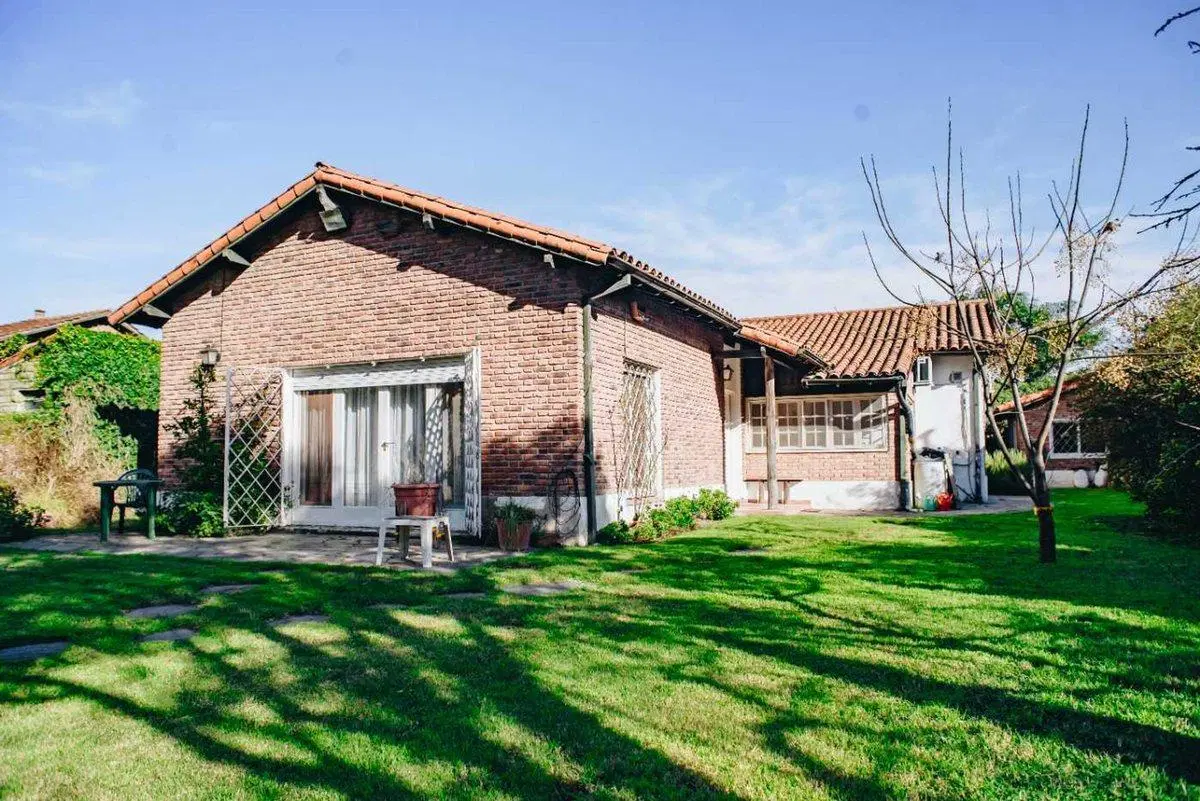 CASA 6 amb en Venta en HURLINGHAM, PILETA 4