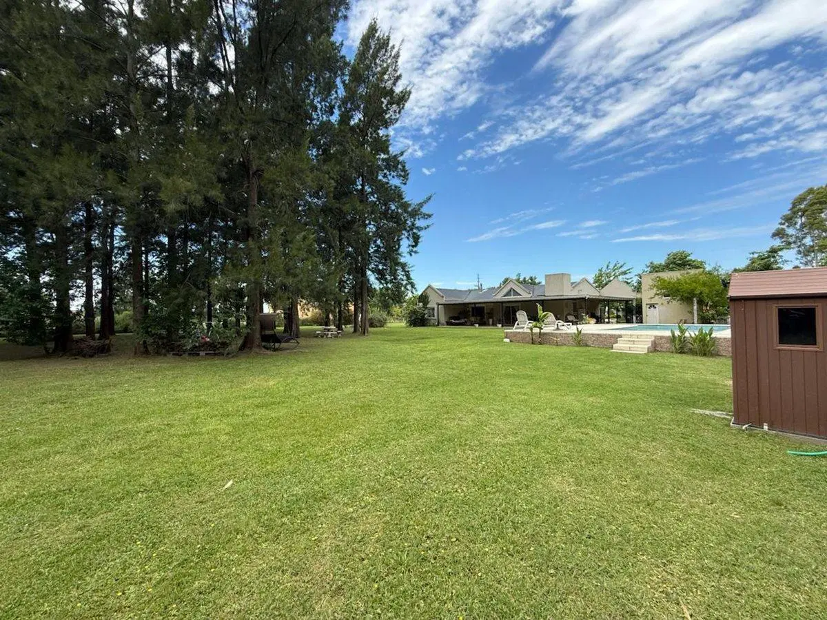 Casa 5 ambientes en Fincas de San Vicente chacras 2