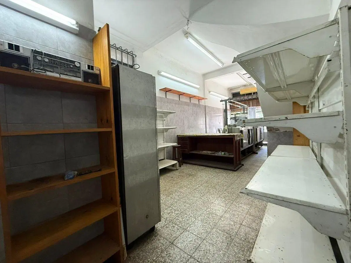OPORTUNIDAD VENTA DE LOCAL ESTACION LANUS 4