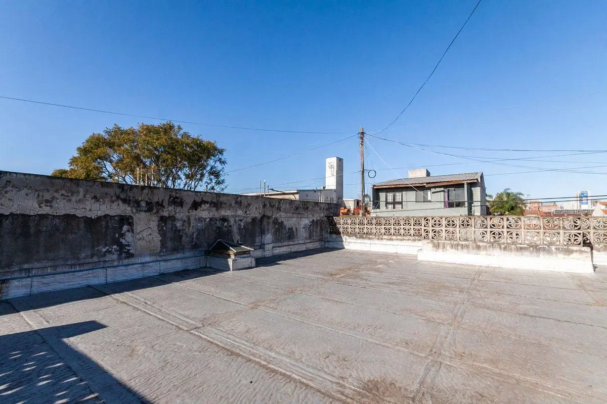 Oportunidad: casa con terraza y amplio patio 2