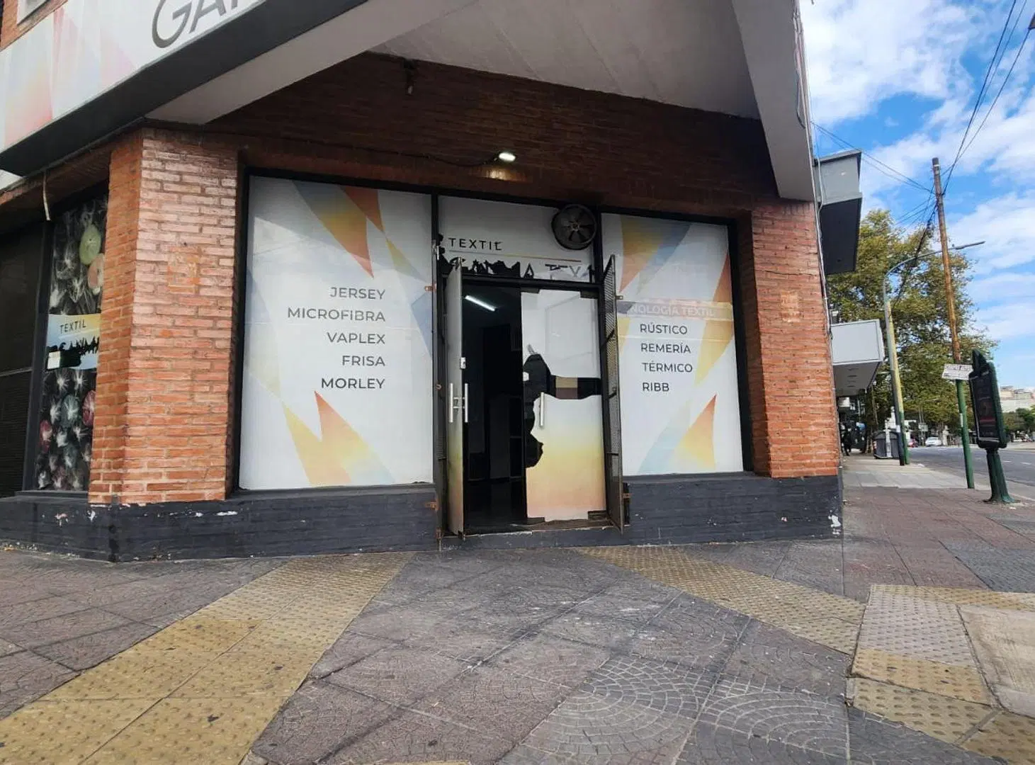 ALQUILER LOCAL ACCESO AUTO ESQUINA 130 m2 FLORESTA 3