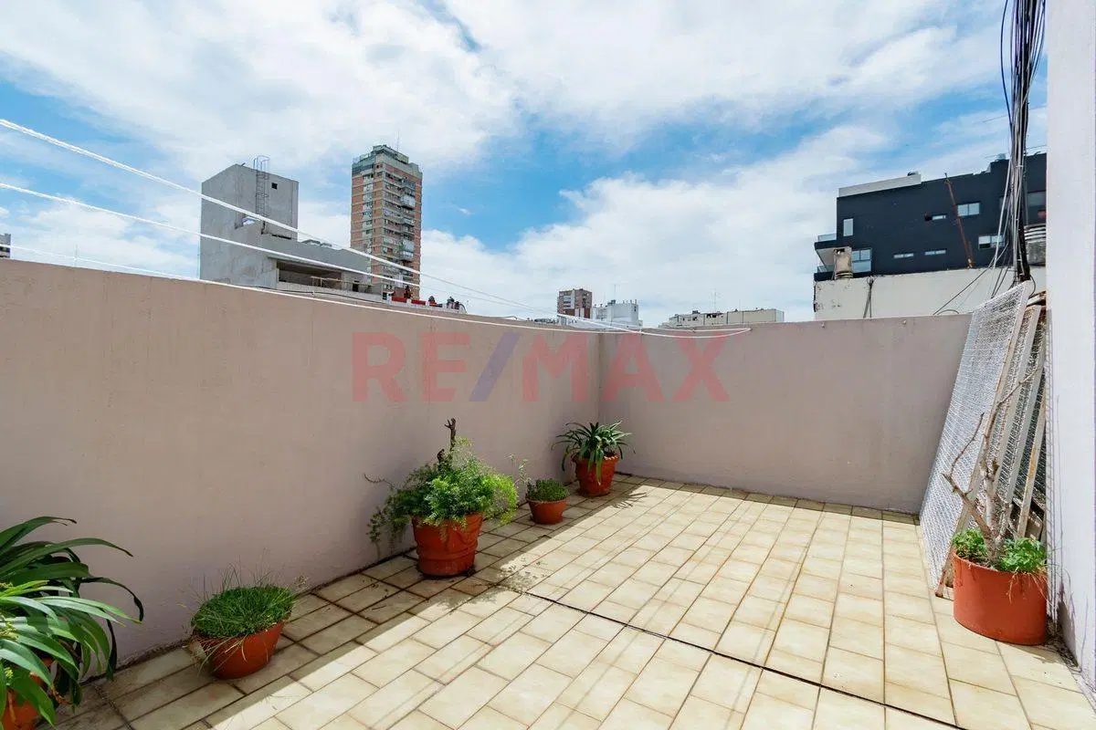 VENTA- depto con balcón corrido y patio propio 4
