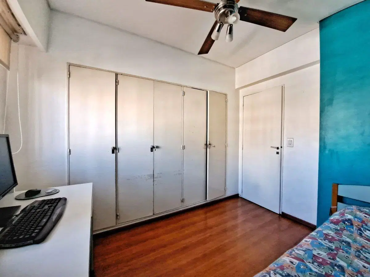 Depto 4 amb con balcón en venta en Almagro 8