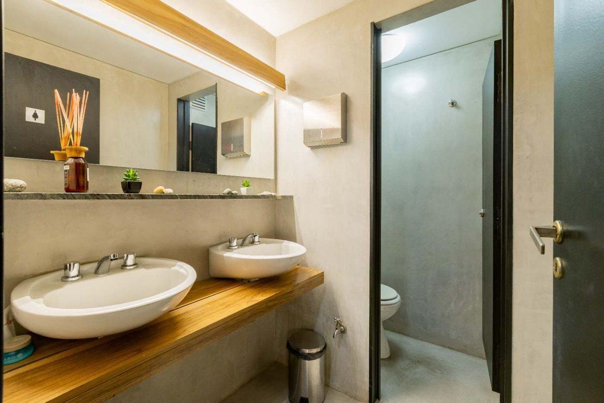 Foto de VENTA Oficina 174m² Montserrat luminosa, imagen 5