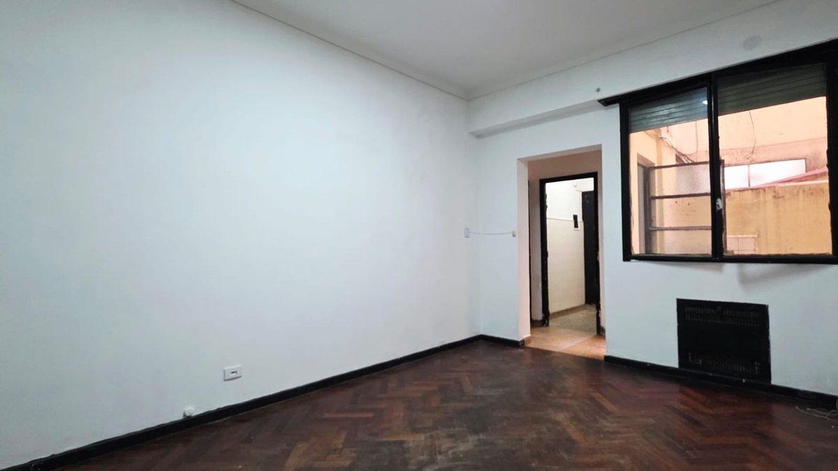 Foto de VENTA DEP 3 AMB CON 2 PATIOS A RECICLAR CHACARITA, imagen 3