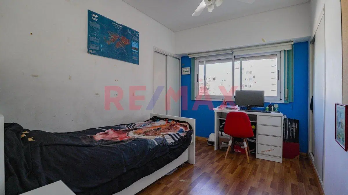 VENTA DEPTO 4 AMB + ESCRITORIO EN CABALLITO, COCH. 2
