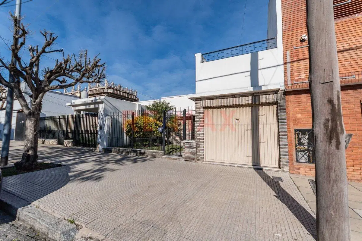 Casa con Jardin y cochera en Villa Lugano 4