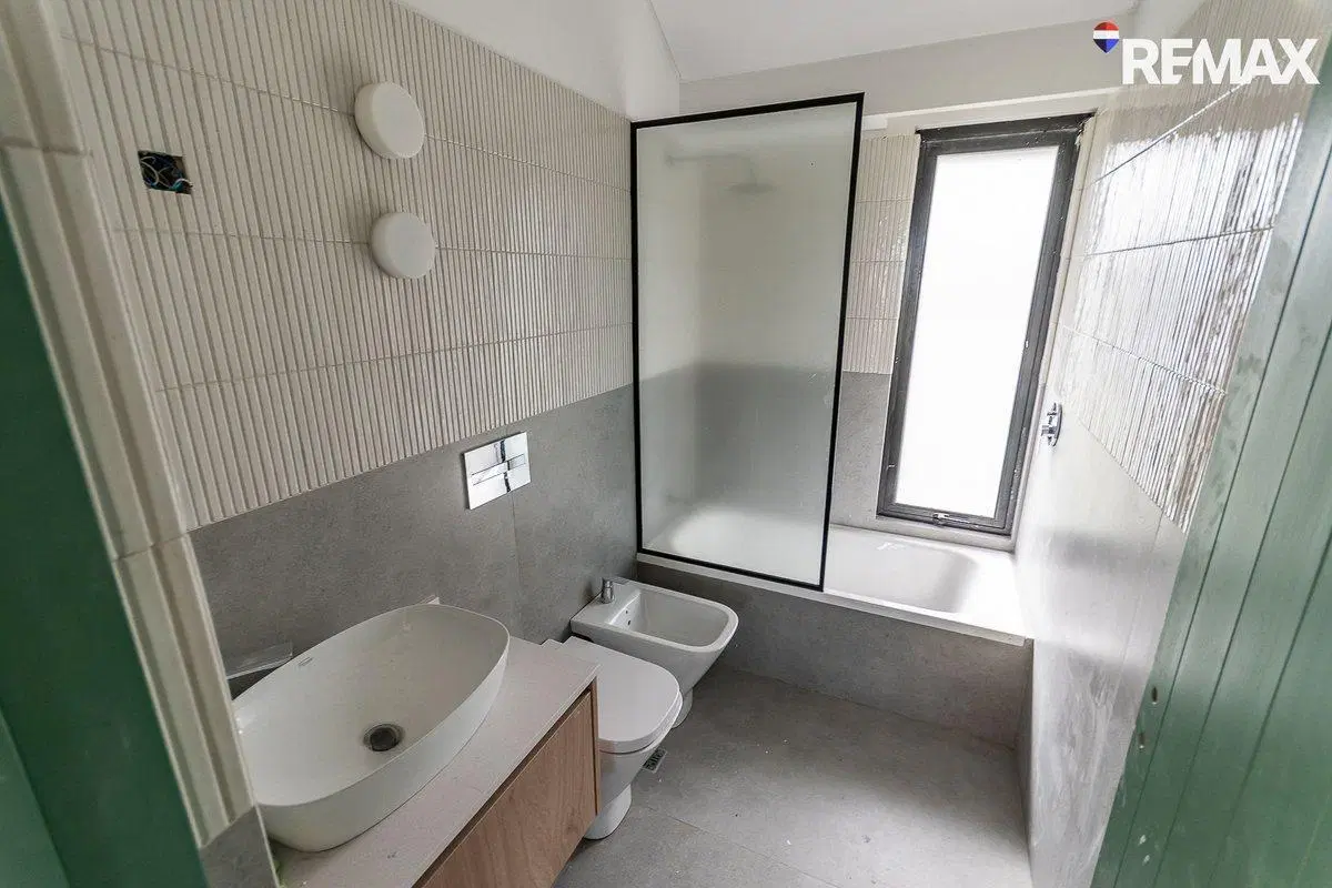 VENTA DE EXCLUSIVA CASA A ESTRENAR - 8 AMB s/1 HA 8