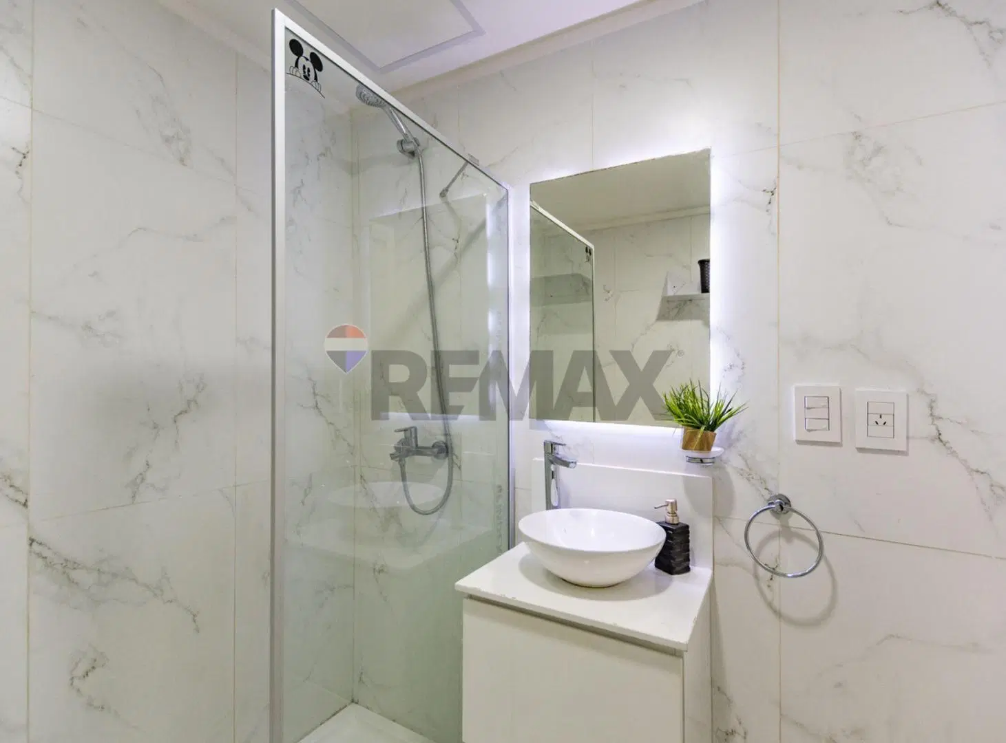 VENTA  DEPTO. 2 AMBIENTES CON JARDÍN Y PARRILLA !! 5