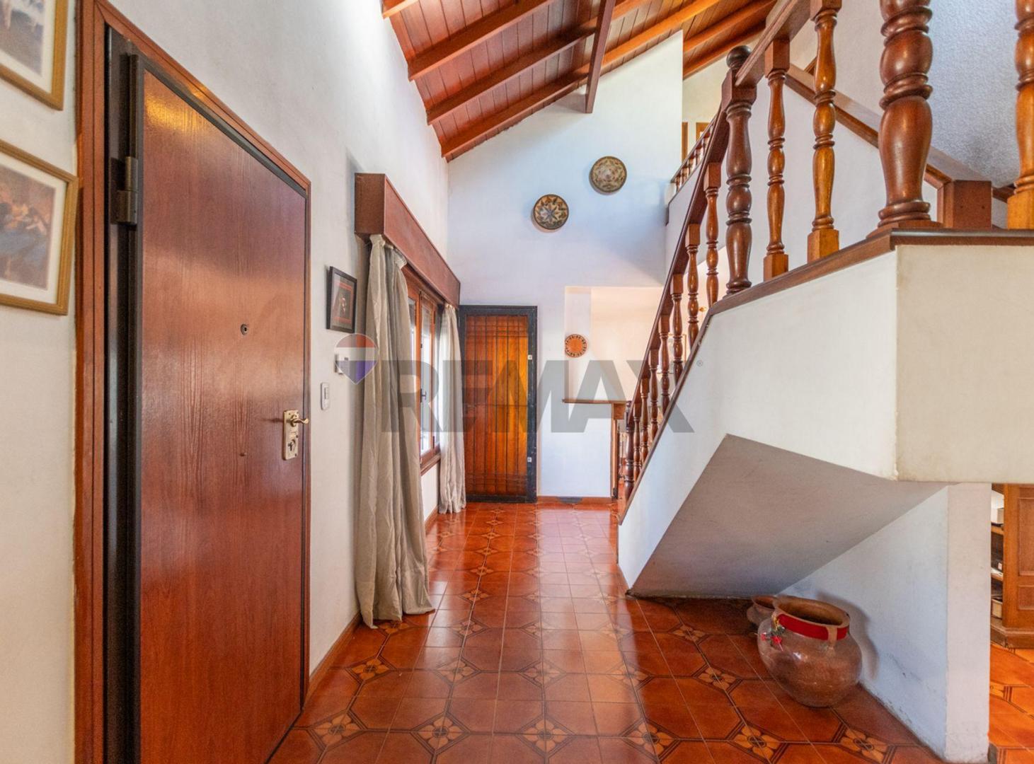 Foto de VENTA CASA JARDIN PISCINA QUINCHO COCHERA, imagen 3