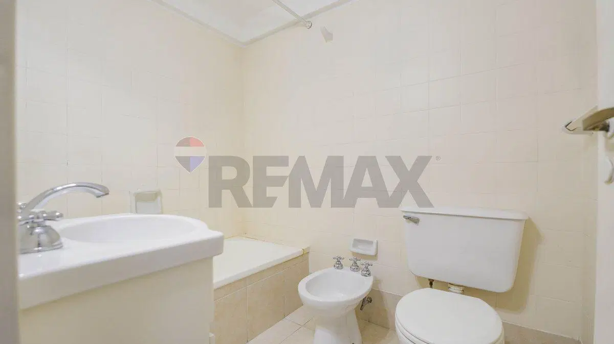 VENTA . EXCELENTE DEPARTAMENTO 3 AMB . FLORES 8